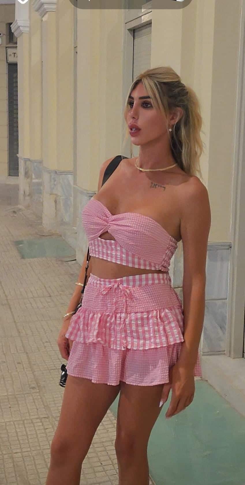 קוקסינלית בלונדינית ברמה אחרת מחכה לך